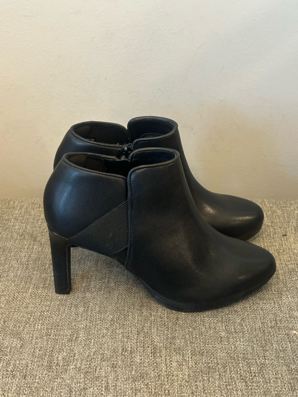 Clarks Women's Ambyr Gem ankle boots Black Leather Stilletos  Size 8